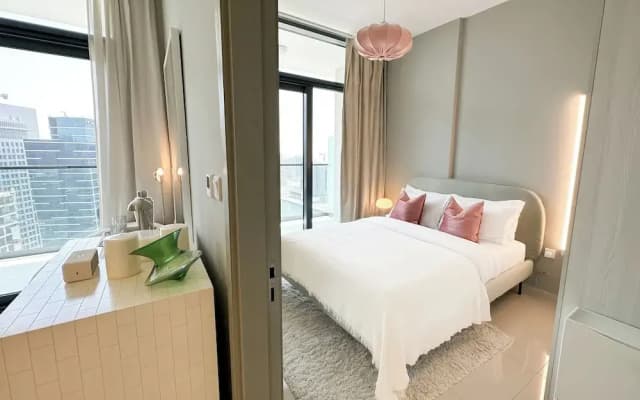 Burj Khalifa View with Designer Interior - photo 2