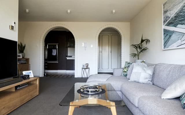Retro Apart with Air Conditioning Perfect Location - photo 4