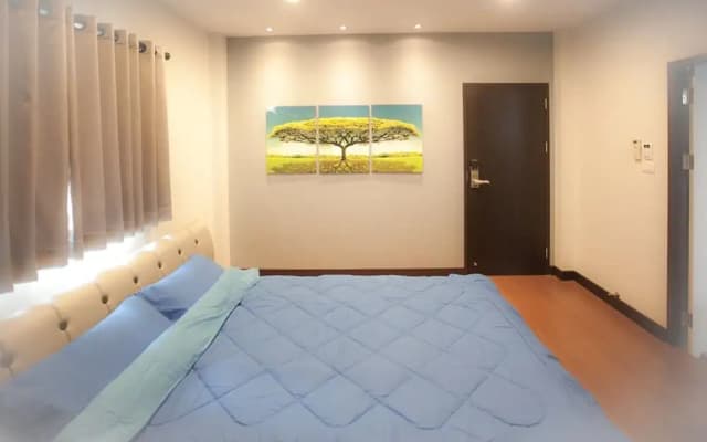 3 Bedroom House @Skytrain - photo 3