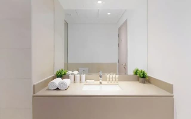 Maison Privee - Exquisite Living with Scenic Canal Vws on Yas Island - photo 5