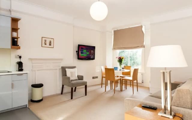 Blueprint Apartments-No 5 Doughty Street - photo 2