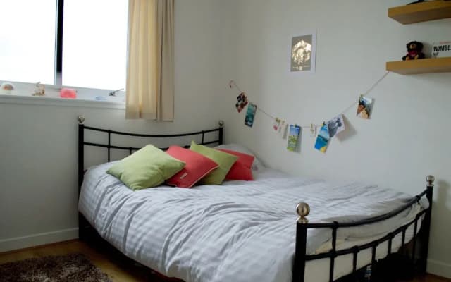 2 Bedroom Flat In Edinburgh - photo 2