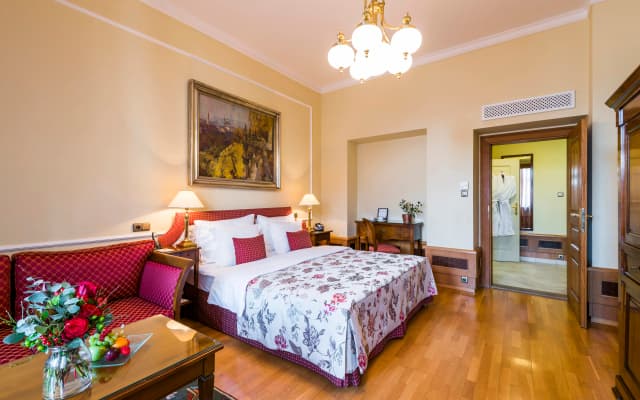 Golden Well Hotel - photo 3