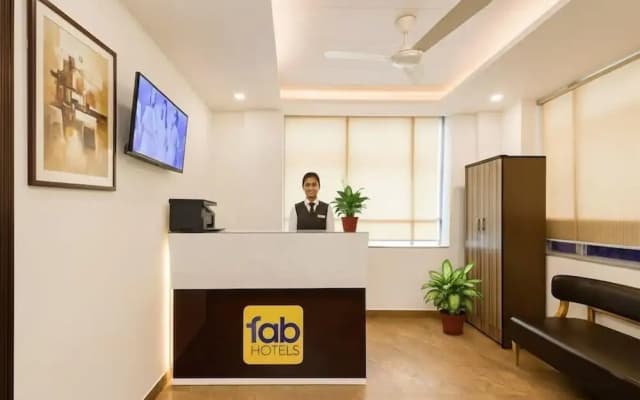 FabHotel Ramhan - Nr. Patel Nagar Metro - photo 2