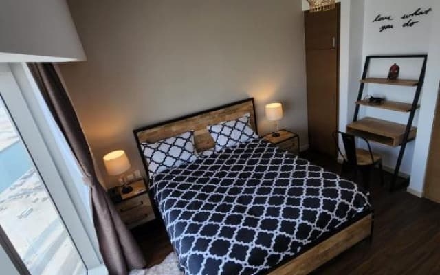 Cozy 1BR in Iconic Tower - photo 4