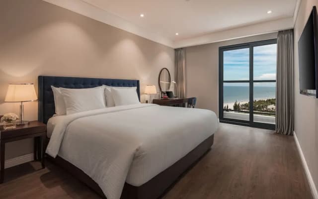 Brand New 2bdr Suite Rooftop Pool - photo 4
