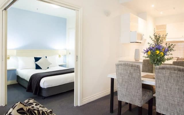 Collins Hotel - photo 4