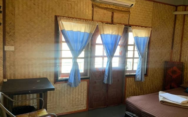 J Giant Hostel - photo 4
