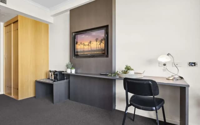 Bright Studio With Pool Access in Parramatta - photo 5