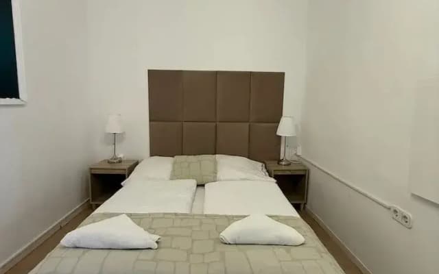 Affordable 2BR Apt Superb Location - photo 3