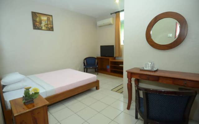 John's Place - photo 4