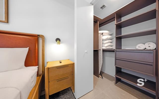 Modern Condo in DTW Miami - Gym & Pool - photo 3