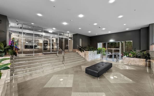 Exclusive Stays - Southgate - photo 2