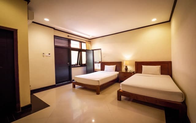 Yulia Beach Inn Kuta - photo 4