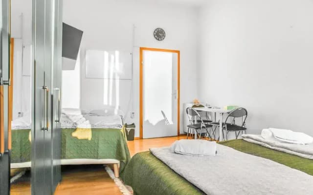 Charming 2BR Apt in Prime Location - photo 5
