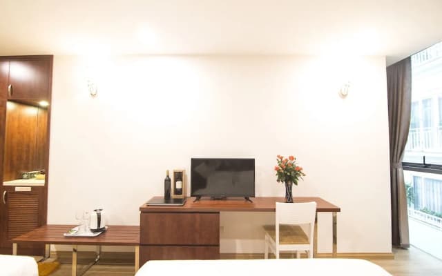 New Century Hotel - photo 5