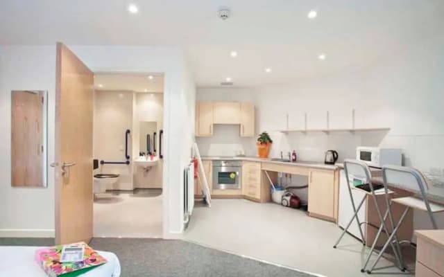 Student only Classic Ensuite Edinburgh - photo 2