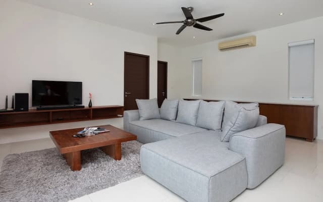 Miami-Style 2BR Pool Villa Janine Kamala - photo 5