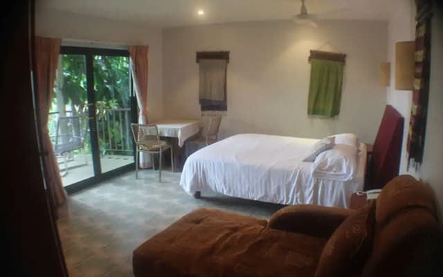 Hilltop Hotel - photo 2