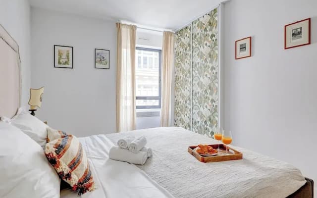 Stylish 2BR Near Faubourg Saint-Honoré - photo 2