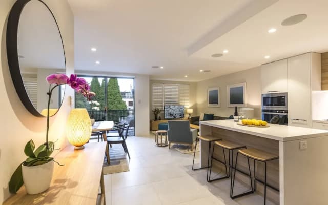 Executive 2 Storey Apartment with Pool - photo 3