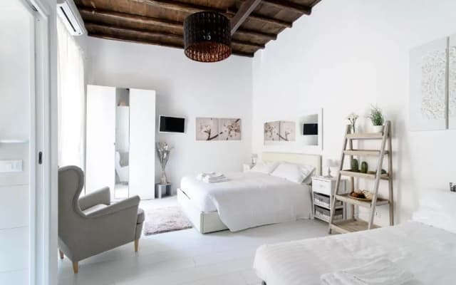 White Ostilia Apartments - photo 3