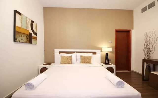 High Floor Two Bedroom Apartment - photo 3
