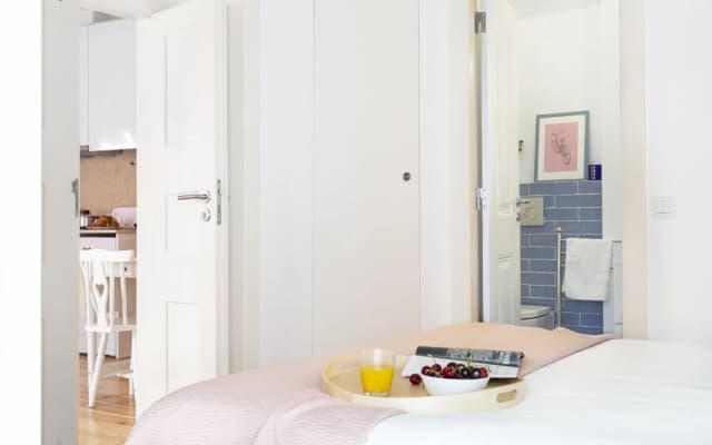 ALTIDO Chic 1BR Apt w/balcony close by Graça Viewpoint & tram stops - photo 4