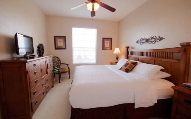 Executive Penthouse 3 Bedroom Condo by RedAwning - photo 5