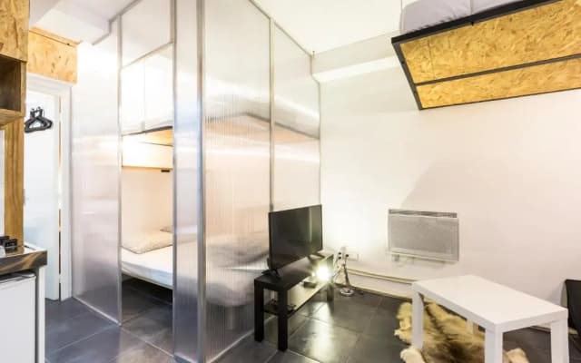 Unusual and charming 25m² near LE MARAIS - photo 2