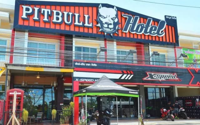 Pitbull Hotel - photo 4
