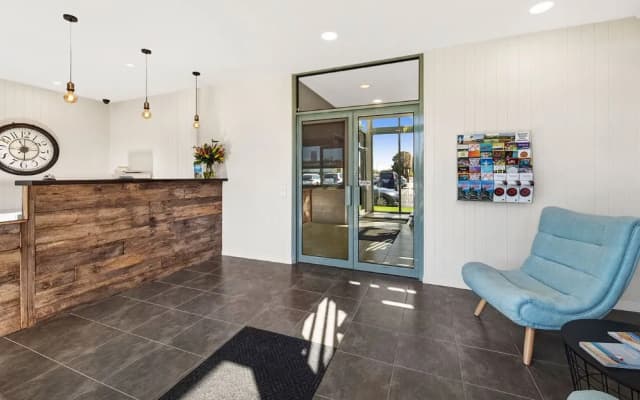 Moonlight Bay Apartments - photo 2