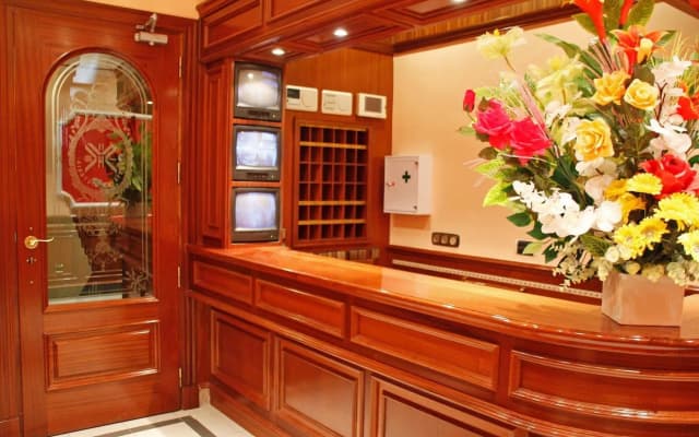 Hostal Victoria II - photo 2