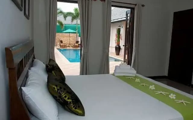 4 Bedroom Private Bali Style Villa HH1 - photo 4