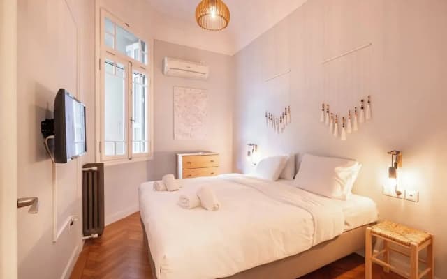 Historic 2BR Oasis in Kolonaki - photo 2