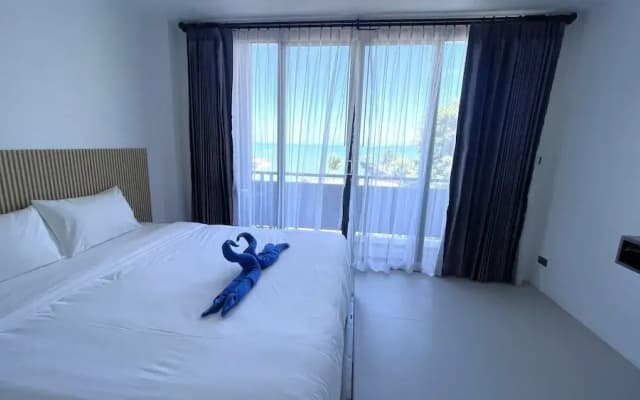 Rockstar Beach Apartments - photo 3