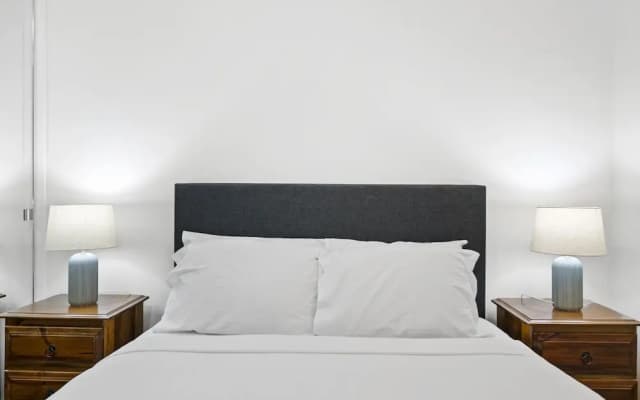 1BR Docklands Walk to Marvel Stadium + Balcony - photo 2