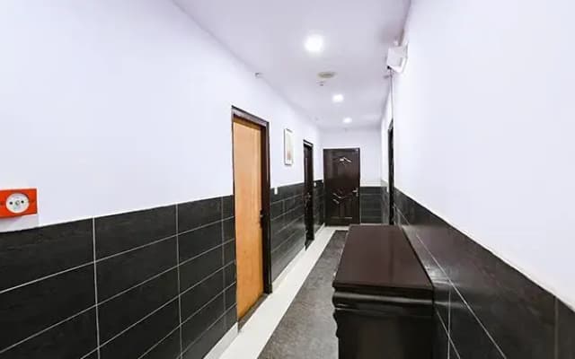 Hotel The Lazeez - photo 4