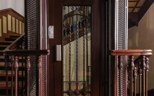 Stunning & Bright 2BD 2BTH – CITY CENTER -GRAN VIA - photo 3