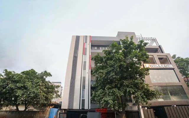 Hotel Pink Saffron - photo 2
