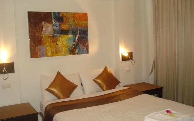 3rd Street Cafe & Guesthouse - photo 5