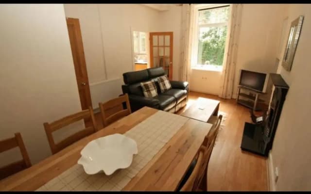 Central Waterfront Flat With Great Views - photo 3