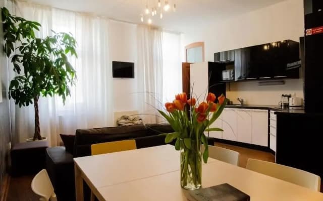 The Republic Garden - Hostel - photo 3