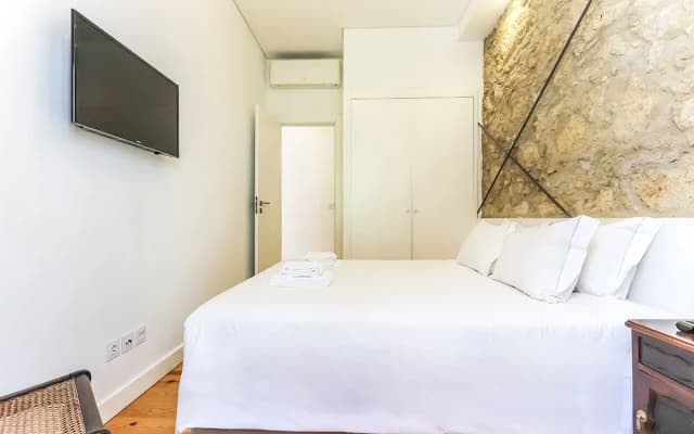 JOIVY Polished 1BR Apt, close by Avenida da Liberdade - photo 3