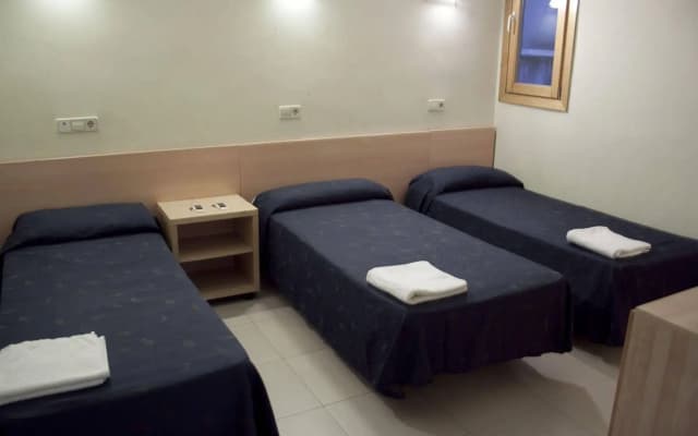 Hostal Bedmates - photo 4
