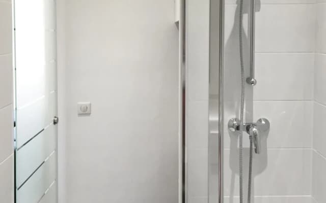Sunny, 1-bedroom Studio Apartment in Nice With Wifi 200 Metres From th - photo 5