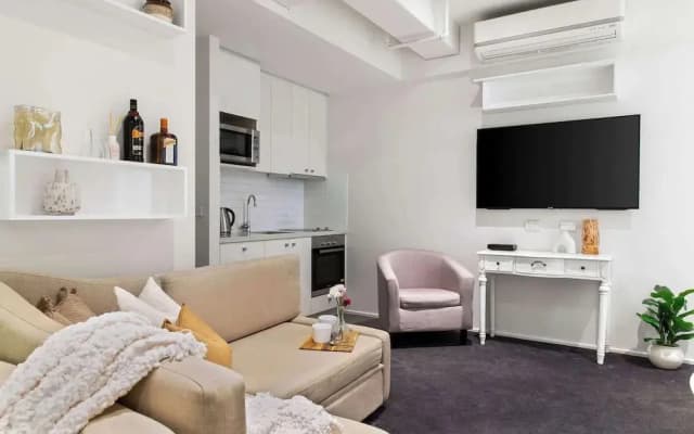 A Cozy CBD Studio Near Melbourne Central - photo 4