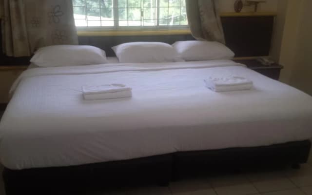 OYO 90104 Lady Anne Hotel - photo 4