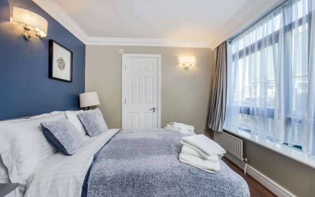 Luxury 2 bed apartment Warren Street - photo 4