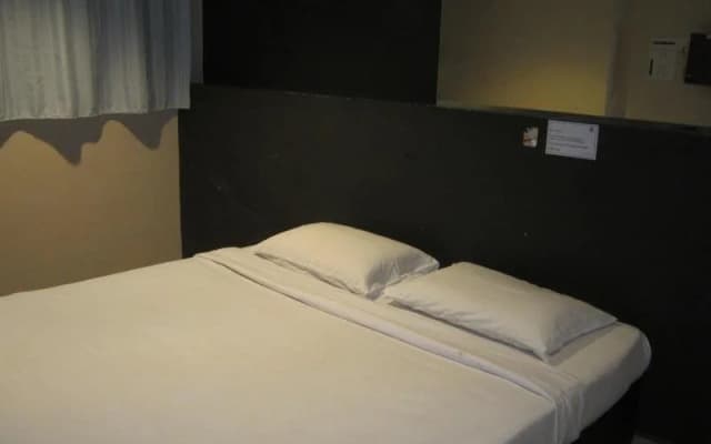 Three Top Hotel - photo 2
